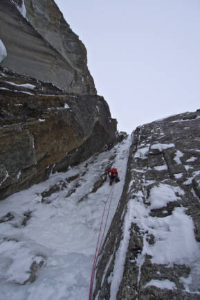 Stellar climbing on the crux pitch, © Tom Grant