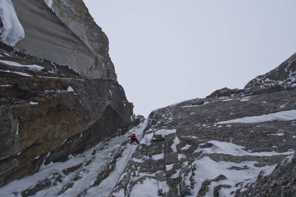 Stellar climbing on the crux pitch, © Tom Grant