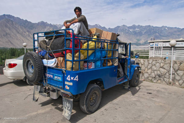 Loading the jeep for Hushe