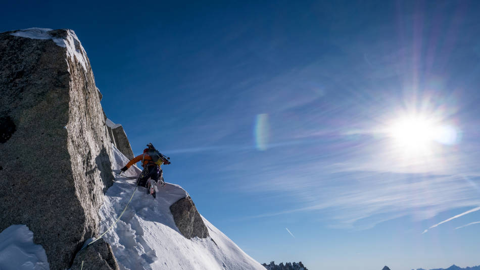 Heading up to the summit in deep snow, © David Gottler