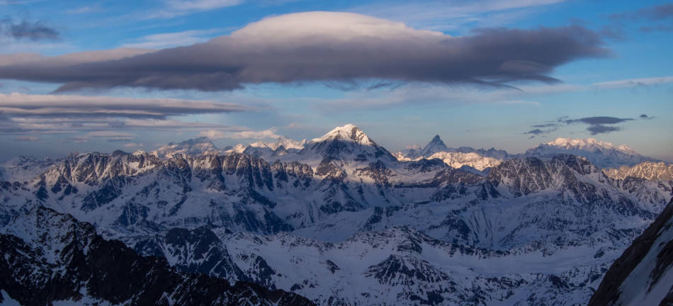 A huge lenticular, not ideal when you're on the Jorasses.