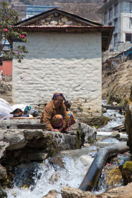 Washing clothes in Namche Bazar