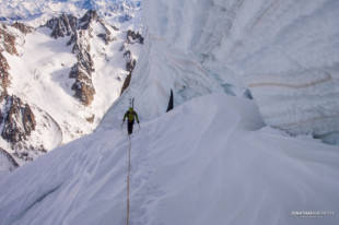 The nasty seracs and crevasses of the Calotte