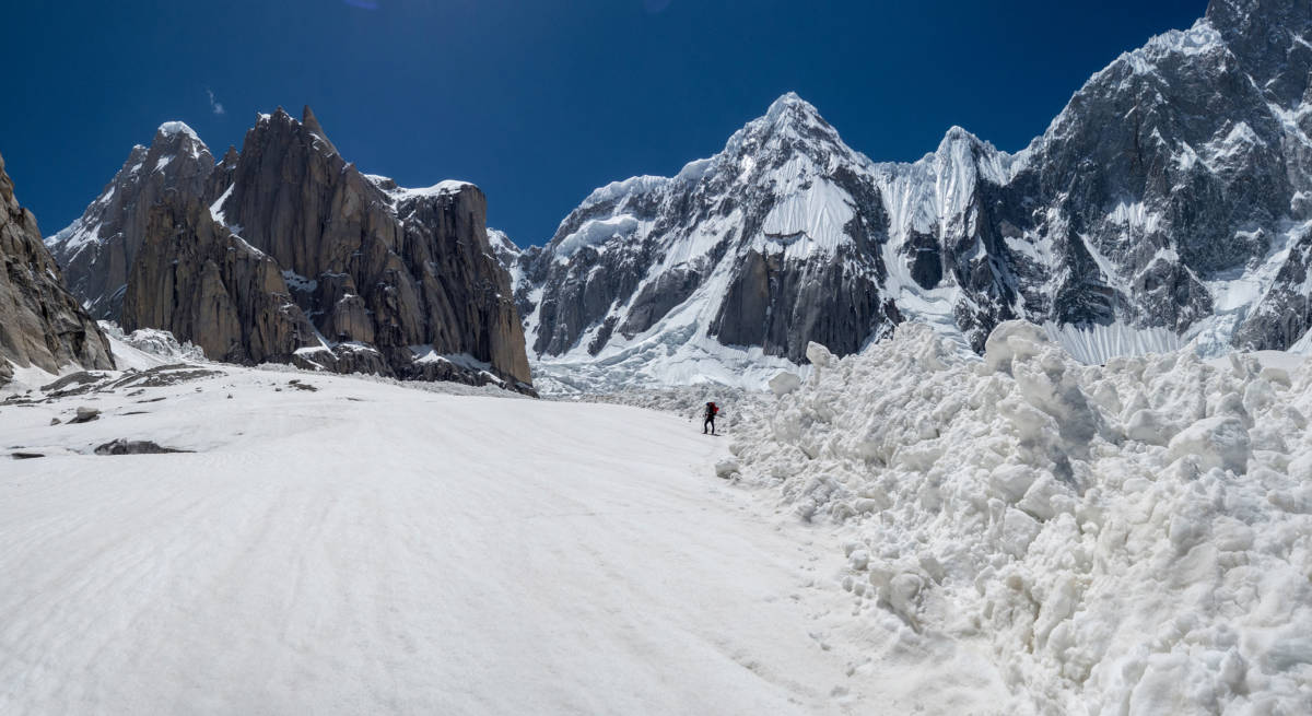 Walking in through avalanche debirs