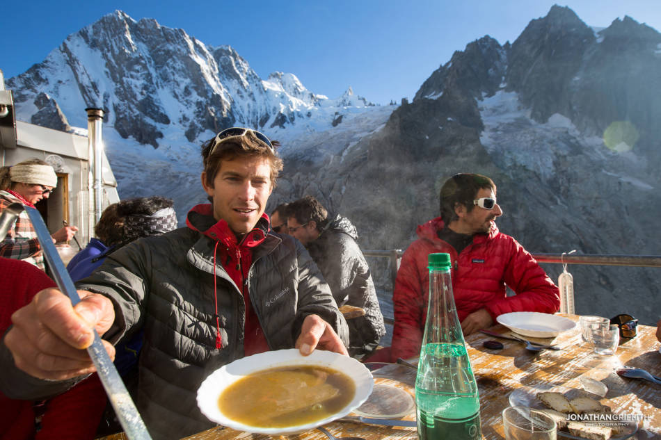 Mountain film wad Bertrand at dinner time
