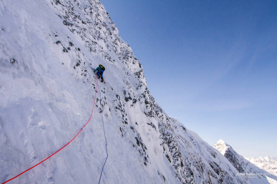 Following a line of thin ice placage to avoid the overhangs