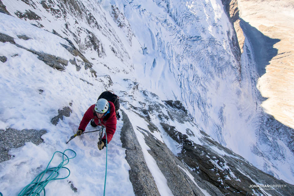 Starting the easy nevée ramps to the summit
